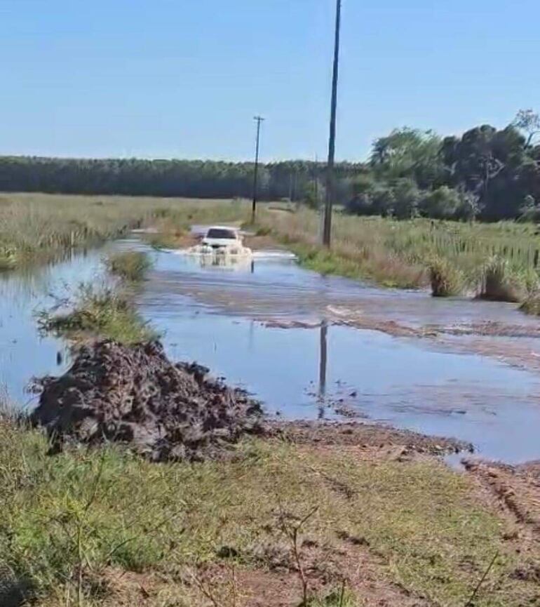Pobladores reclaman reparación urgente del camino y de los puentes hacia Mbuyapey