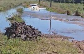 Reclaman la reparación del deplorable estado del camino de terraplén que une María Antonia con Mbuyapey.