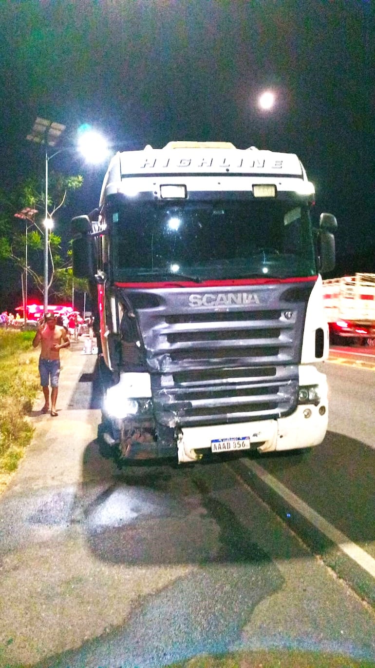 El camión de gran porte que supuestamente chocó al automóvil.