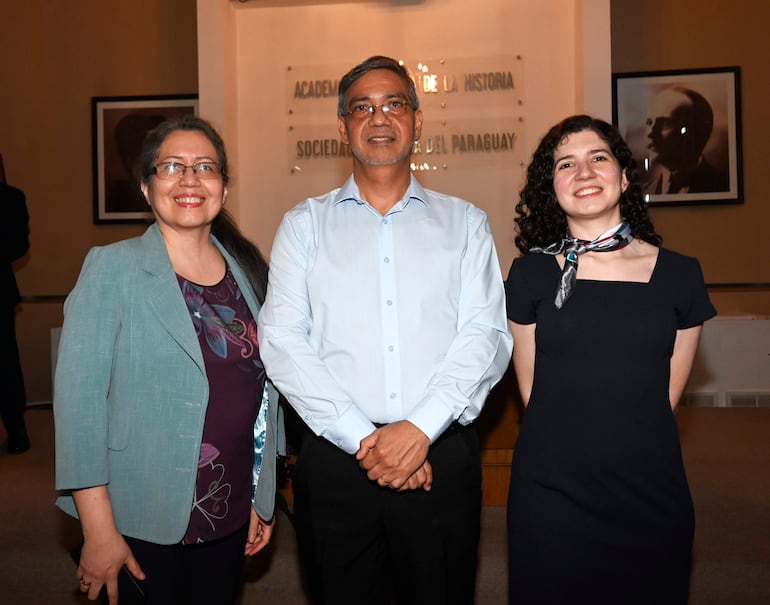 Norma Valenzuela, Víctor Gómez y Sofia Achón.
