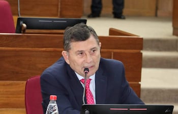 El senador Luis Pettengil recorrerá el país antes de confirmar su precandidatura.