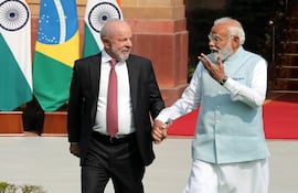 El presidente de Brasil, Luiz Inacio Lula da Silva (i) y el primer ministro de India. Narendra Modi (d).
