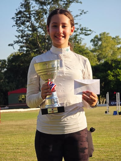 Georgina Espínola con Ibiza del Acá Carayá, fue la mejor en la categoría Abierta 1.00 metro.