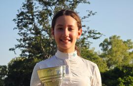 Georgina Espínola con Ibiza del Acá Carayá, fue la mejor en la categoría Abierta 1.00 metro.