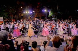 La Orquesta Sinfónica de la Ciudad de Asunción (OSCA) y el Ballet Clásico y Moderno Municipal (BCMM).
