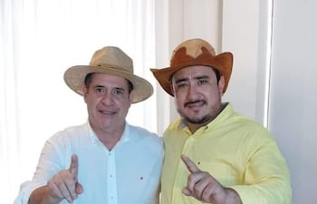 Horacio Cartes y Gustavo Penayo (ANR-HC), intendente de Caapucú.