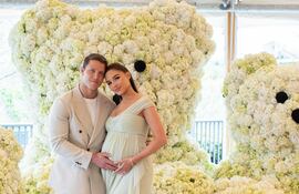 Olivia Culpo y Christian McCaffrey aguardan felices a su primer hijo.