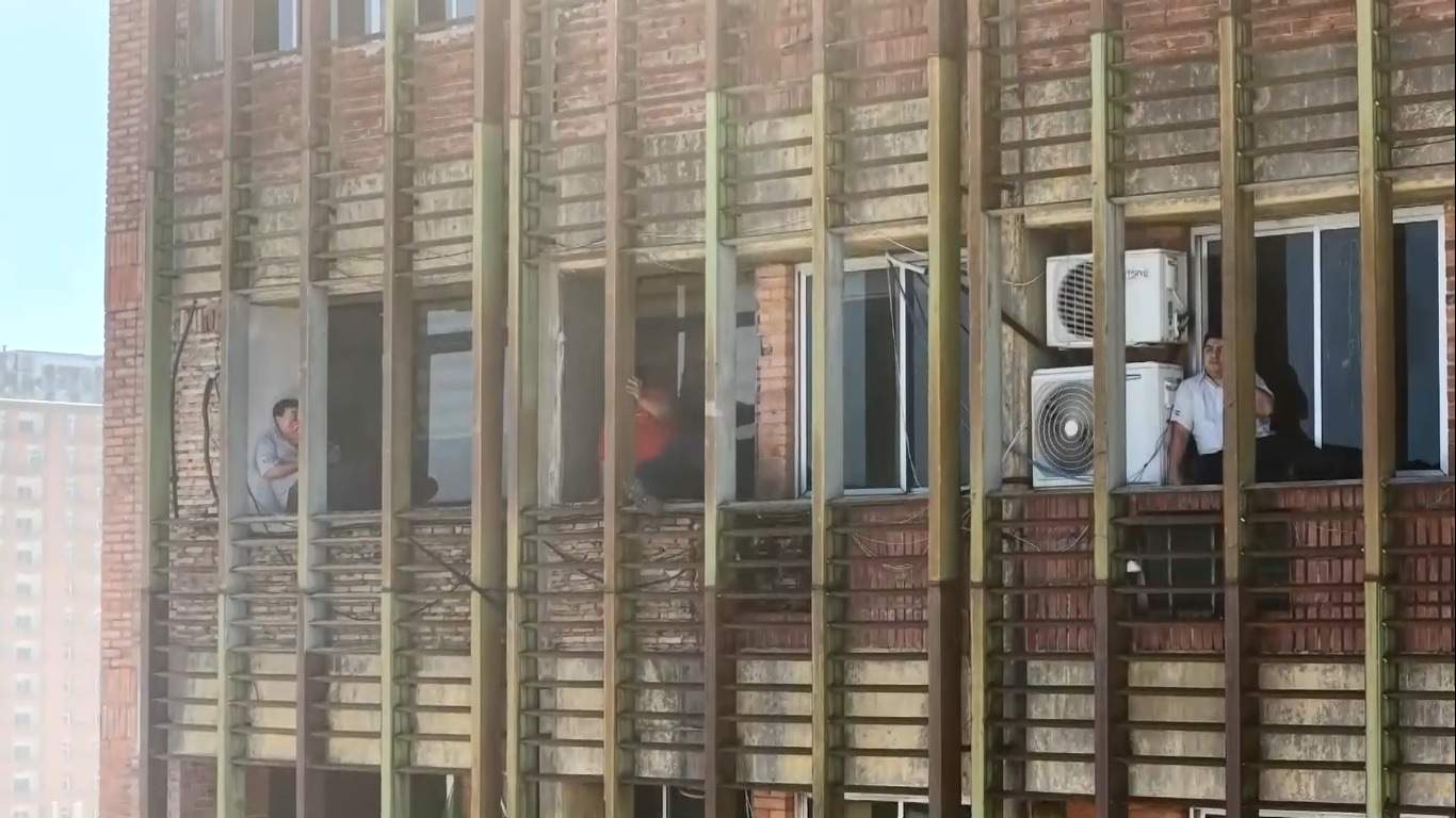 Incendio en el edificio Ahorros Paraguayos de Asunción: sofocado el fuego, continúa el rescate de atrapados