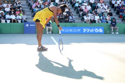 Pese a los inconvenientes físicos, Naomi Osaka pudo superar los octavos de final del torneo de Osaka, Japón.