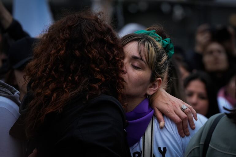 Marcha desde Plaza de Mayo al Congreso de la Nación por el triple femicidio de Brenda del Castillo, Morena Verdi y Lara Gutiérrez, Buenos Aires, 27 de septiembre de 2025. Foto: Mariana Nedelcu, Clarin.