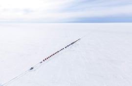 Expedición a la estación Concordia de la Antártida, donde se ha creado un santuario destinado a la conservación a -50°C de muestras de hielo tomadas de glaciares en peligro por el cambio climático en todo el mundo con las que poder llevar a cabo investigaciones científicas en el futuro.