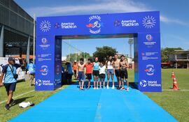 Algunos de los competidores en la primera fecha del acuatlón, organizado por la Federación Paraguaya de Triatlón. La segunda fecha será en la UAA.