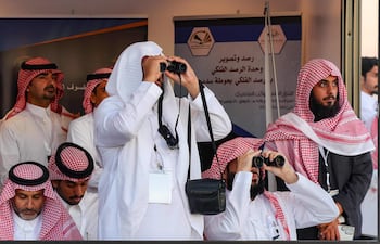 Miembros del Observatorio saudí.Con la noticia del avistamiento de la luna creciente se da aviso del inicio del Ramadán a la población musulmana en todo el mundo.