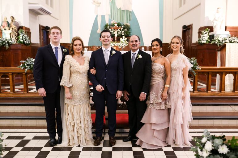 Los familiares del novio.