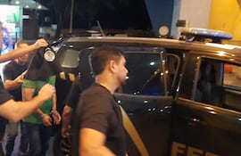 El exdirector de la Policía Rodoviaria Federal de Brasil, Silvinei Vasques, ya fue entregado a las autoridades brasileras tras ser expulsado del país esta noche.