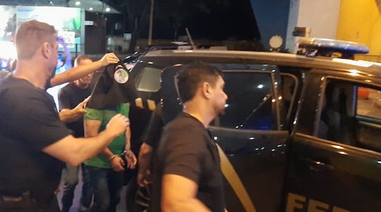 El exdirector de la Policía Rodoviaria Federal de Brasil, Silvinei Vasques, ya fue entregado a las autoridades brasileras tras ser expulsado del país esta noche.