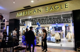 American Eagle abrió sus puertas en el Shopping Mariscal.