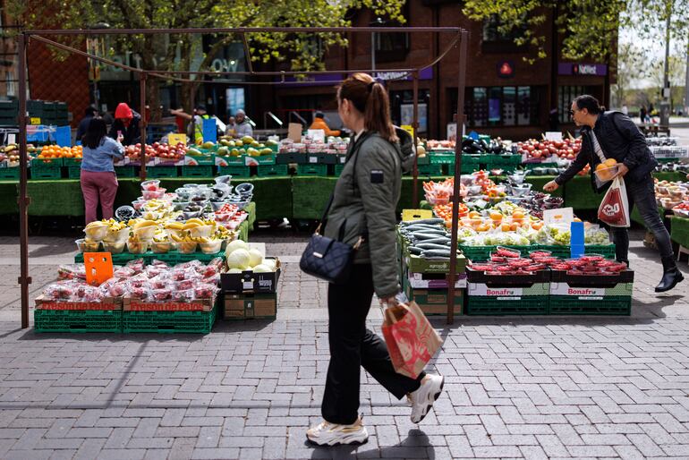 Mercado popular de vegetales en Londres, Reino Unido. 