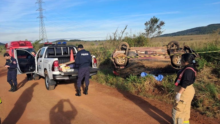 Un fallecido y un herido dejó como saldo el vuelco de un vehículo registrado este martes en el distrito de Caapucú, departamento de Paraguarí.