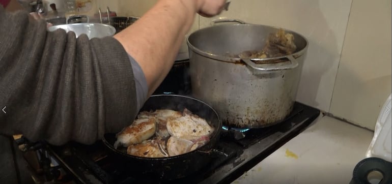 Cocineras del Mercadito N° 1, comida paraguaya, carne, alimentación, mercado N° 1.