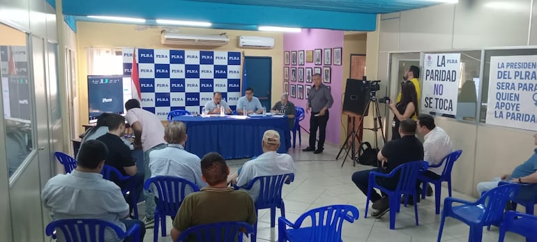 Democracia tocó fondo, dice el PLRA y  urge a oposición actuar con fuerza