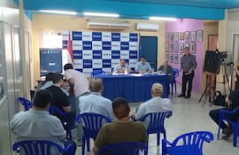 Directorio del PLRA reunido esta tarde debatió la reunión secreta entre Peña y Cartes con la Corte