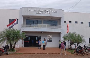 Entrada del Centro de Especialidades Juan Pablo II de PJC