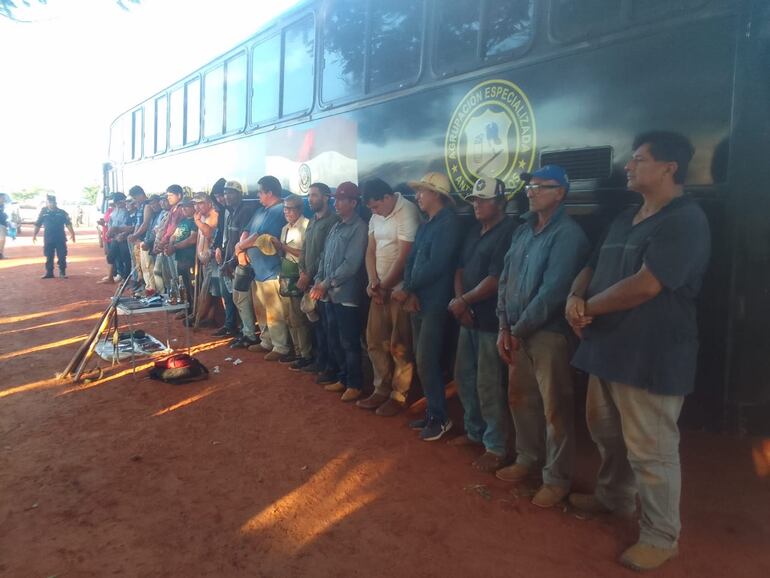 Liberan a mujeres y niños tras enfrentamiento; 29 hombres quedan procesados por intento de invasión de tierras
