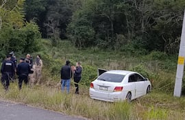 El automóvil de Federick Nahuel Cáceres Sosa cayó a un costado de la ruta luego de que este fuera acribillado por policías "gatillo fácil" en Alberdi.