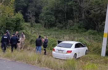El automóvil de Federick Nahuel Cáceres Sosa cayó a un costado de la ruta luego de que este fuera acribillado por policías "gatillo fácil" en Alberdi.