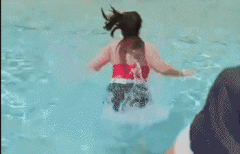 Turista paraguaya se lanza a la Fontana di Trevi