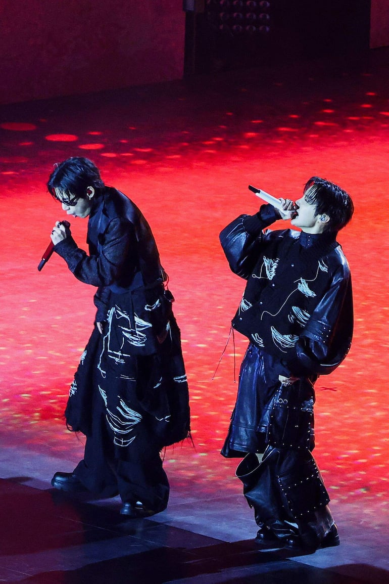 Los integrantes del grupo de K-pop BTS actuaron durante su concierto en la plaza Gwanghwamun de Seúl el 21 de marzo de 2026.