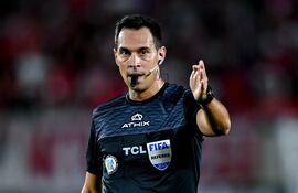 El argentino Facundo Raúl Tello Figueroa dirigirá el duelo entre Deportiva Universitaria de Quito (Ecuador) y el Palmeiras (Brasil), de los paraguayos Gustavo Gómez Portillo y Ramón Sosa.