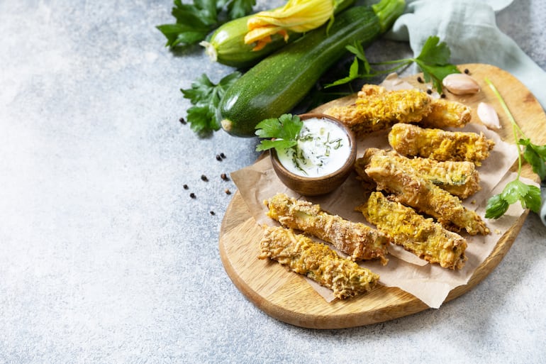 Palitos fritos de zucchini.