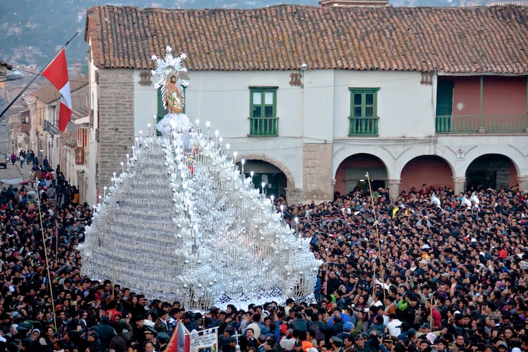 Procesión de Semana Santa en Huamanga, Ayacucho, Perú.