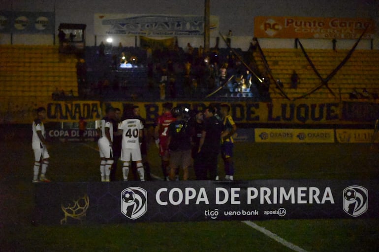 El partido Sportivo Luqueño vs. Guaraní fue postergado por falta de energía eléctrica en las torres lumínicas del sector de Platea del estadio Erico Galeano, en Capiatá, Paraguay.