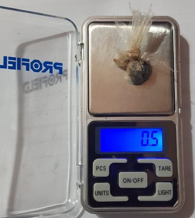 Un hombre fue detenido por llevar consigo medio gramo de marihuana.