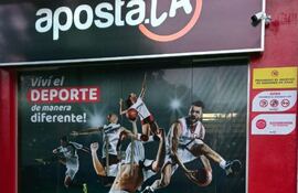 APF y Aposta.la, alianza para promover el fútbol paraguayo