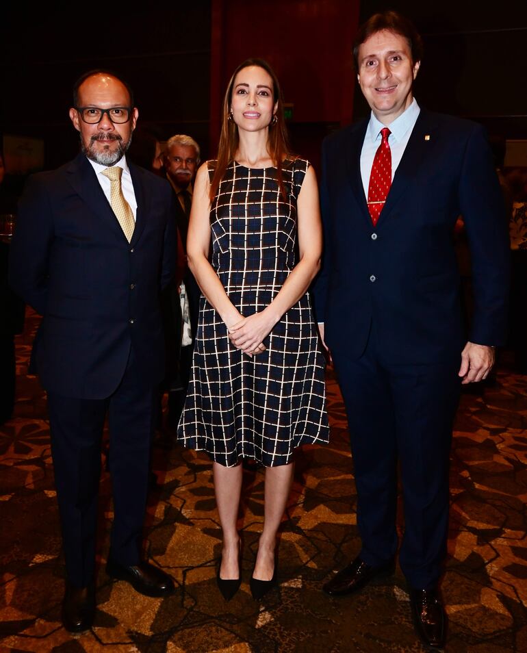 Julio Peralta, Antonella Albertini y Edgar Insfrán. 