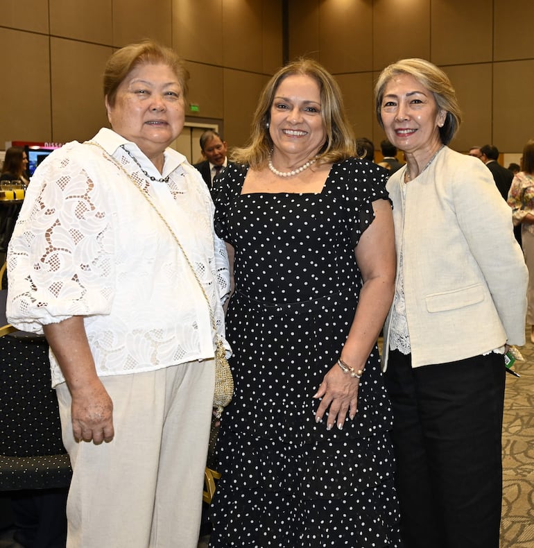 Alicia Hayaschi, Marta Mareco y Yukari Obara. 