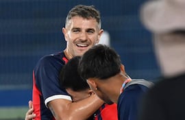 Los argentinos Pablo Vegetti e Ignacio Aliseda, jugadores de Cerro Porteño, festejan un gol en el partido frente a Sportivo Trinidense por la fecha 10 del torneo Apertura 2026 de la Primera División de Paraguay en el estadio La Nueva Olla, en Asunción, Paraguay.