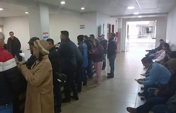 Contribuyentes de patente de rodados realizan gestiones en la Municipalidad de Pedro Juan Caballero.
