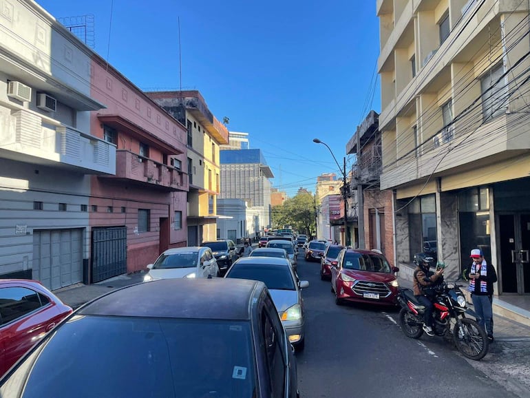 Caos y pérdidas en microcentro de Asunción: así justifican el bloqueo de calle Palma en la Municipalidad - Nacionales