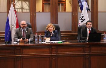 El Jurado de Enjuiciamiento de Magistrados (JEM) fijó como plazo el 13 de marzo para expedirse sobre la viabilidad de iniciar un enjuiciamiento de oficio las juezas de Amambay Carmen Silva y Ana Aguirre, vinculadas a Eulalio “Lalo” Gomes.