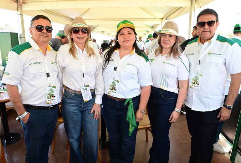 Bernardo Barboza, Antonia González, Cinthia Forcado, Anne Samudio y Waldis Ramírez. 