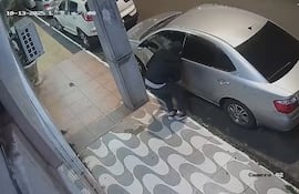 El delincuente logró forzar la puerta y llevarse el vehículo en menos de dos minutos.