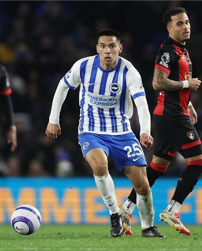 Diego Gómez en acción con el balón, durante un partido del Brighton contra el Bournemouth.
