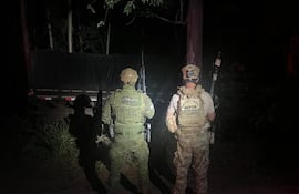 Agentes brasileños incautaron un camión cargado de cigarrillos dec ontrabando en Guaíra.