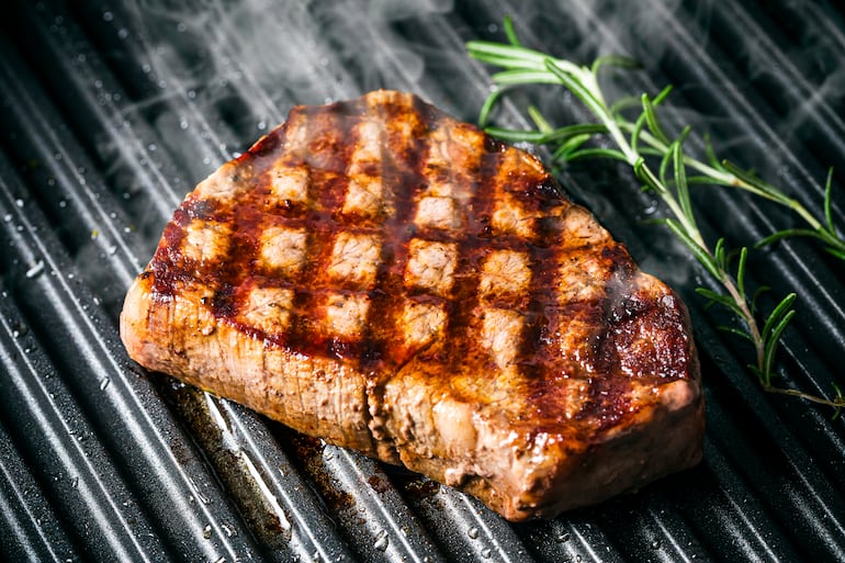 Carne a la plancha, a la parrilla.