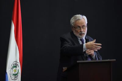 Jorge Alvar, biógrafo del cartógrafo militar y naturalista español Félix de Azara, habla durante una conferencia este martes, en Asunción (Paraguay).